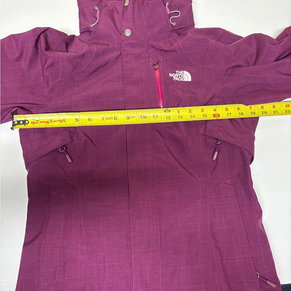 The North Face Women's Magenta Ski Jacket - Picture 4 of 5